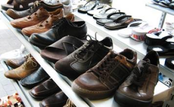 ¿Existe una garantía para los zapatos de invierno y cuál es el período de garantía?